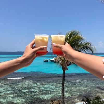 Bebidas y Comida en Parque Garrafón